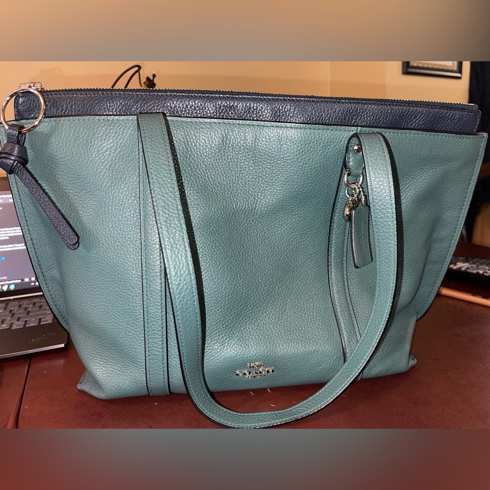 Coach A2079-1573 May Tote Green Pebbled Leather EUC back-to-campus minimalist